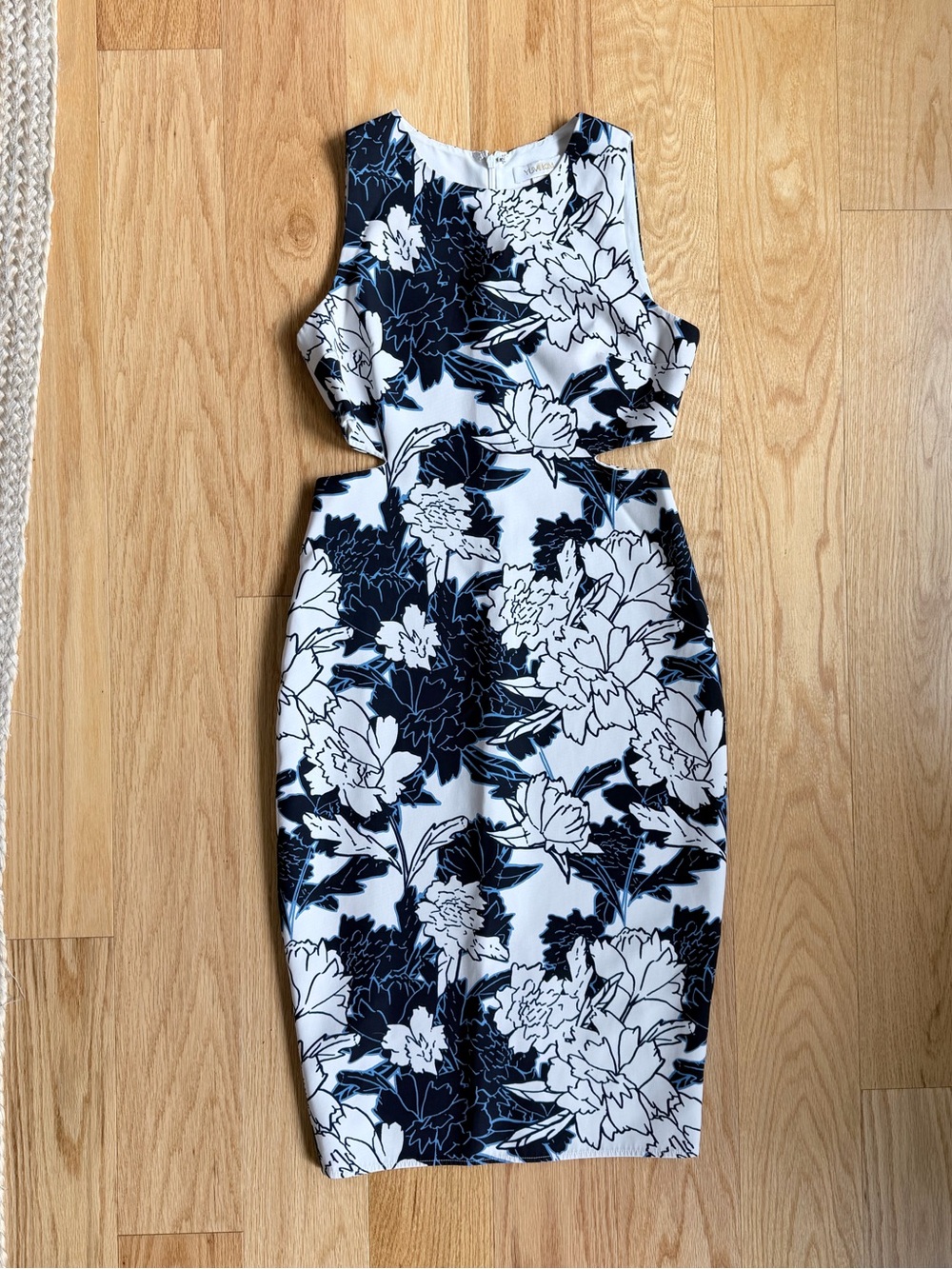 Yumi Kim Showtime Navy White Floral Side Cutout Sheath Midi Dress M